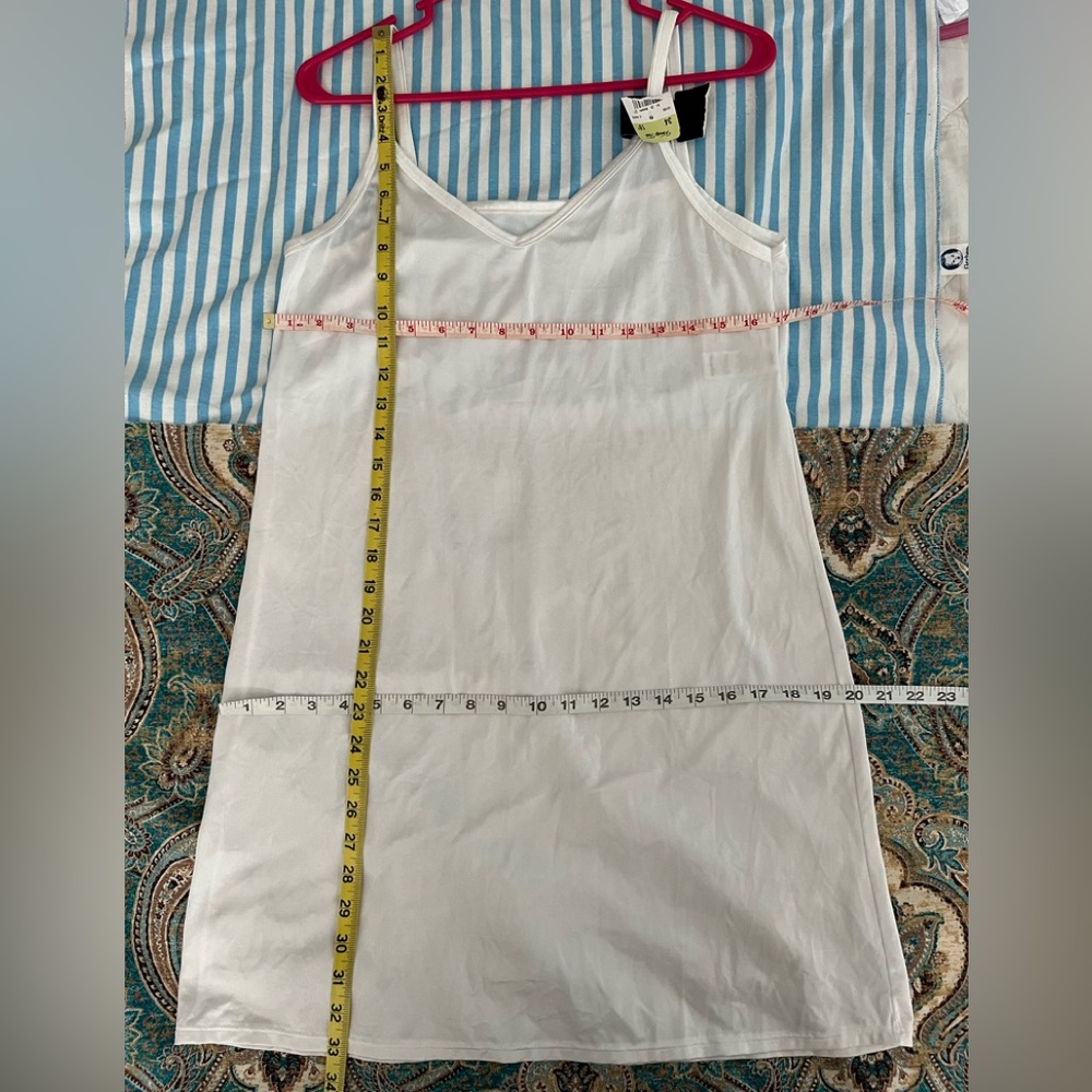 NWT’s Vanity Fair Dual Reversible Neckline Straight/V-Neck Slip Nighty Lounger - Picture 10 of 12